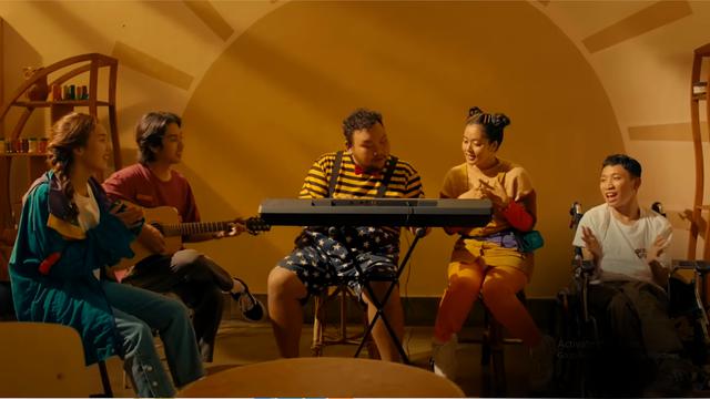 Beby Tsabina, Ari Irham, Fico Fachriza, Dani Aditya, dan Dyah Mulyani dalam Angel: Kami Semua Punya Mimpi.