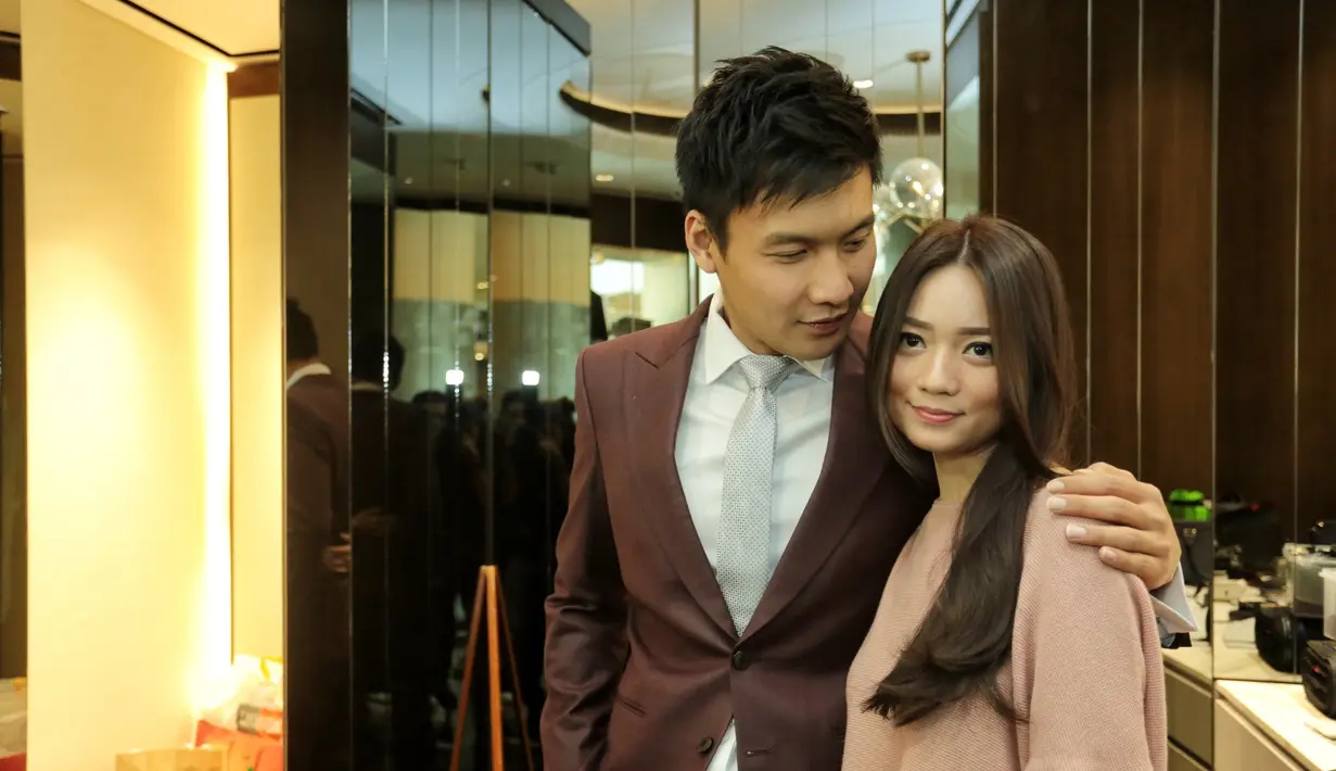 Mendekati  hari pernikahan, Fendy Chow melakukan diet. Hal itu membuat baju pengantin yang telah disiapkan sedikit ada perbaikan. Calon suami Stella Cornelia itu kini kembali melakukan fitting baju pengantin terakhir kalinya. (Adrian Putra/Bintang.com)