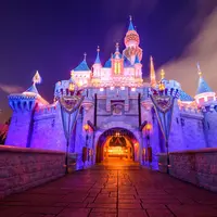 Disneyland. (pcwallart.com)