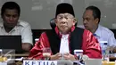 Ketua Badan Kehormatan DPD RI A.M. Fatwa memberikan keterangan usai rapat pleno ke 2 di Gedung DPD RI, Jakarta, Senin (19/9). Sidang itu memutuskan Irman Gusman diberhentikan dari jabatannya sebagai ketua DPD. (Liputan6.com/Johan Tallo)