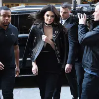Namun, Kendall Jenner harus dihadapi oleh masalah baru lagi. Ibu tiri dari A$AP Rocky, Kari Meyers, rupanya tidak memberikan restu pada hubungan asmara putranya itu dengan Kendall Jenner. (AFP/Bintang.com)