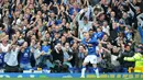 Pemain Everton, Steven Naismith, merayakan gol ketiganya ke gawang Chelsea dalam lanjutan Liga Premier Inggris di Stadion Goodison Park. Sabtu (12/9/2015). (EPA/Peter Powell)