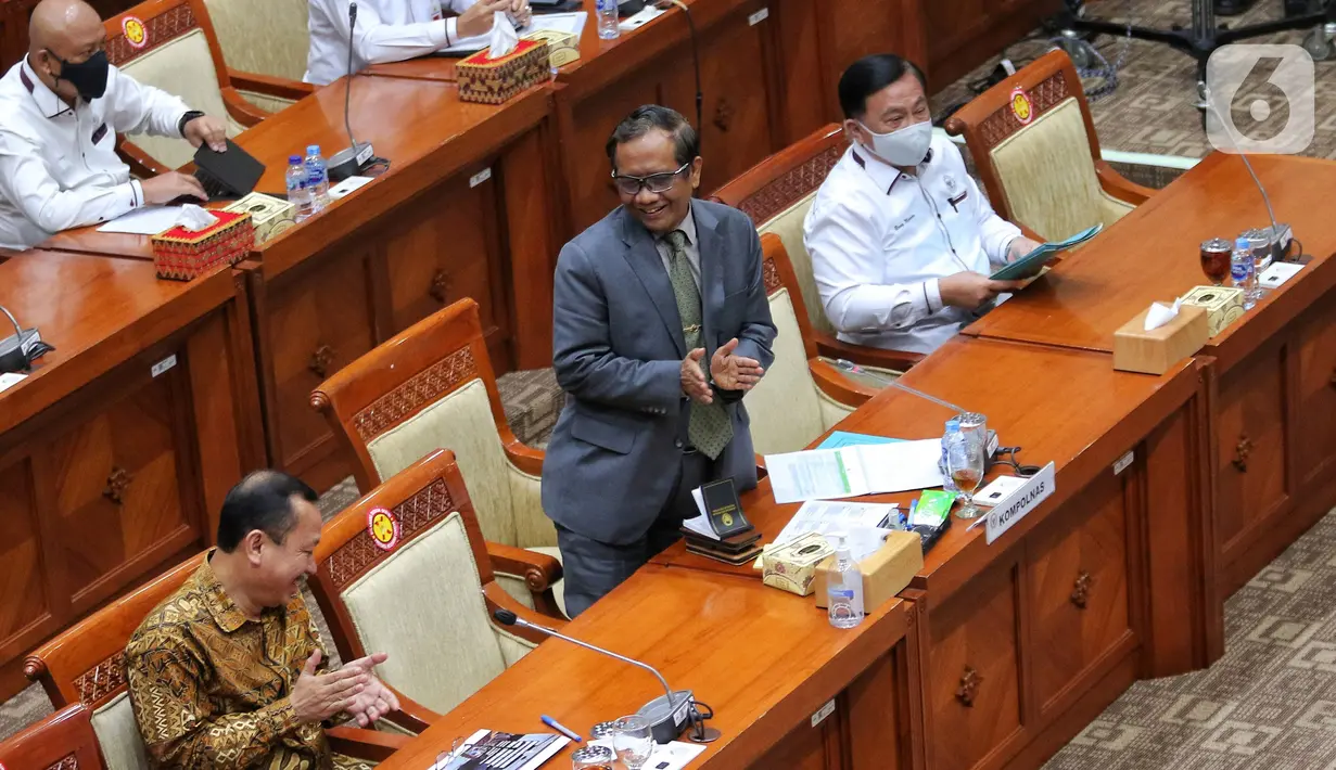 Ketua Kompolnas/Menkopolhukam,  Mahfud MD mengikuti Rapat Dengar Pendapat (RDP) bersama Komisi III DPR di Kompleks Parlemen, Senayan, Jakarta, Senin (22/8/2022). RDP tersebut membahas mengenai kasus penembakan Brigadir J yang melibatkan mantan Kadiv Propam Polri Irjen Ferdy Sambo. (Liputan6.com/Angga Yuniar)