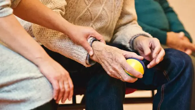 Generasi sandwich adalah generasi kita./Copyright: pexels.com