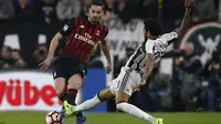 AC Milan dilaporkan ingin 15 juta euro (Rp 228 miliar) sebagai mahar De Sciglio hijrah ke Juventus. (AFP / MARCO BERTORELLO)