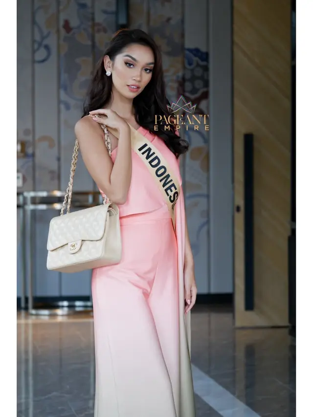 8 Potret Sophia Rogan di Phuket, Wakil Indonesia di Miss Grand International 2021
