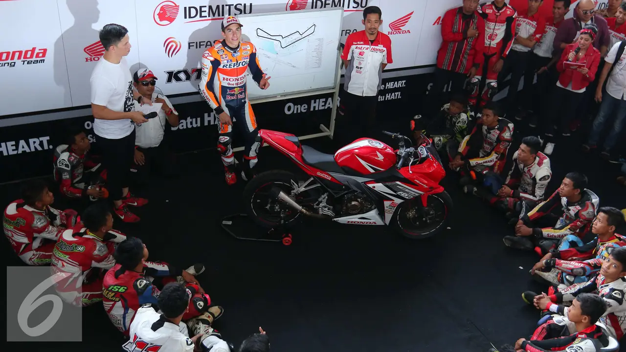 20161025-coaching-clinic-Marc-Marquez-AY4
