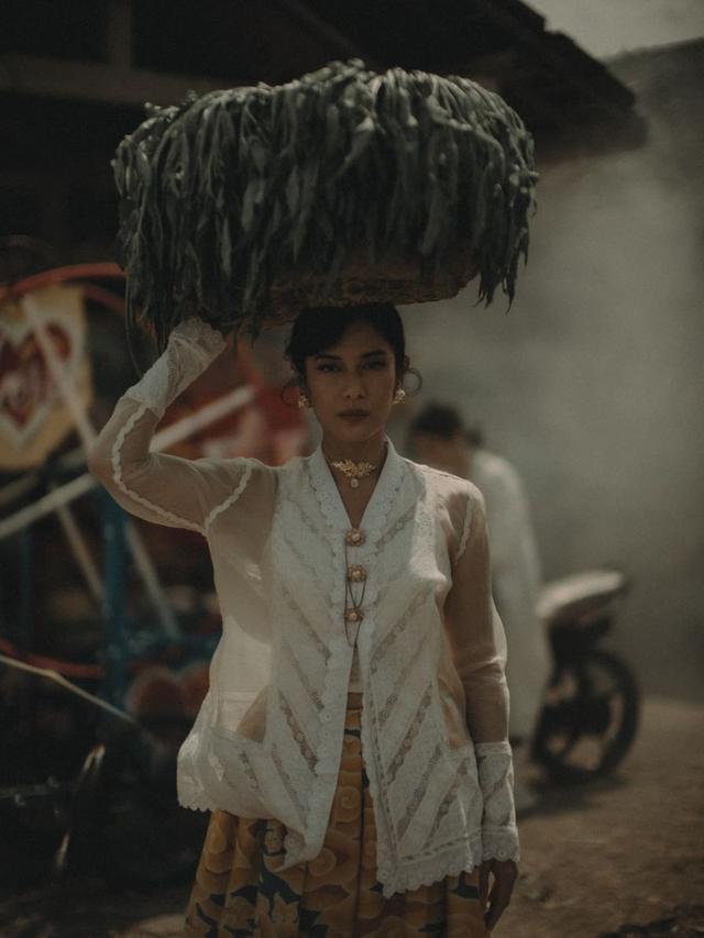 Inspirasi Mix and Match Kebaya Putih yang Stylish dari Raline Shah, Syifa Hadju hingga Putri Marino, Mana yang Jadi Favoritmu?