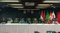 Ketua Tim Pemenangan Nasional (TPN) Ganjar-Mahfud, Arsjad Rasjid, mengumumkan kedeputian baru yaitu Deputi Inklusi yang berisi para perempuan&nbsp;di Gedung High End, Menteng, Jakarta Pusat, Rabu (15/11/2023). (Merdeka.com/Alma Fikhasari)