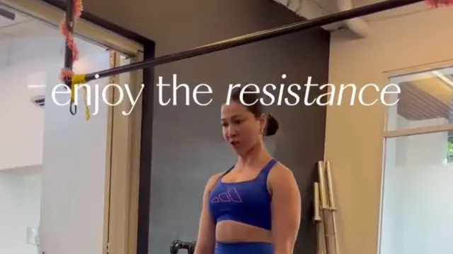 Kombinasi Stylish dan Comfort, Intip 6 Potret Outfit Gym Andrea Dian