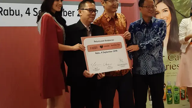 Penandatanganan kerja sama Mustika Ratu dengan Tmall Global