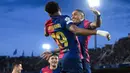 Lewat serangan balik cepat, pada menit ke-42, Raphinha mencetak gol keduanya pada laga leg kedua 16 besar Liga Champions 2024/2025 melawan SL Benfica. (Josep LAGO/AFP)