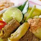 Soto Madura adalah jenis soto yang berasal dari daerah Madura, Jawa Timur. Berbahan dasar daging sapi, telur rebus, kentang goreng  dan berbagai rempah – rempah membuat makanan sangat sedap di lidah. (Istimewa)