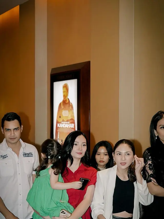 6 Potret Asmirandah Ajak Anak Nonton The Little Mermaid, Bertemu Jessica Mila