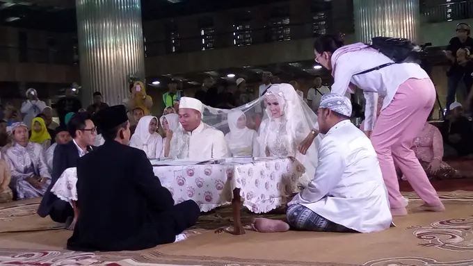 [Bintang] Vicky Prasetyo dan Angel Lelga