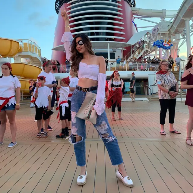 5 Momen Liburan Nia Ramadhani Naik Kapal Pesiar Mewah