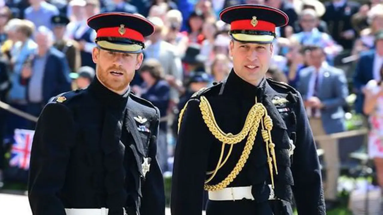 William memakai seragam yang sama dengan Harry pada Sabtu (19/5) kemarin © AFP