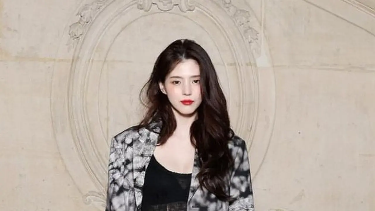 Tampilan Han So Hee. [@xeesoxee]