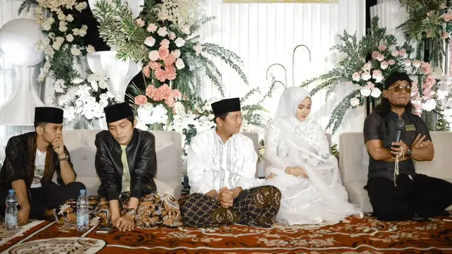 Gus iqdam di acara aqiqah anak denny caknan dan bella bonita (Sumber foto: @denny_caknan)