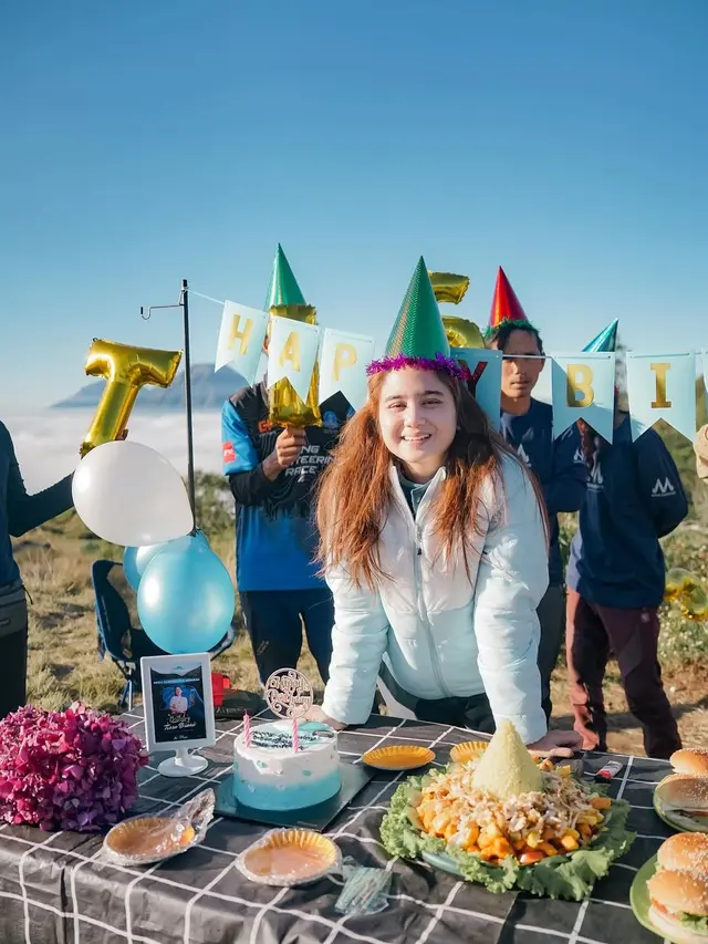 Tissa Biani rayakan ultah di puncak gunung (Instagram/tissabiani)