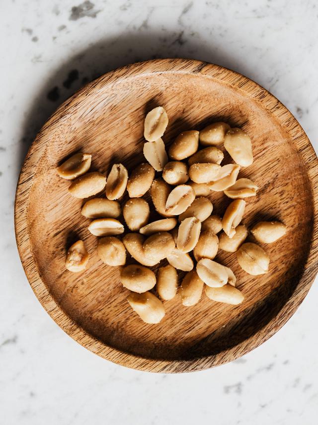 Aksi Borong Menu Kacang di Pesawat