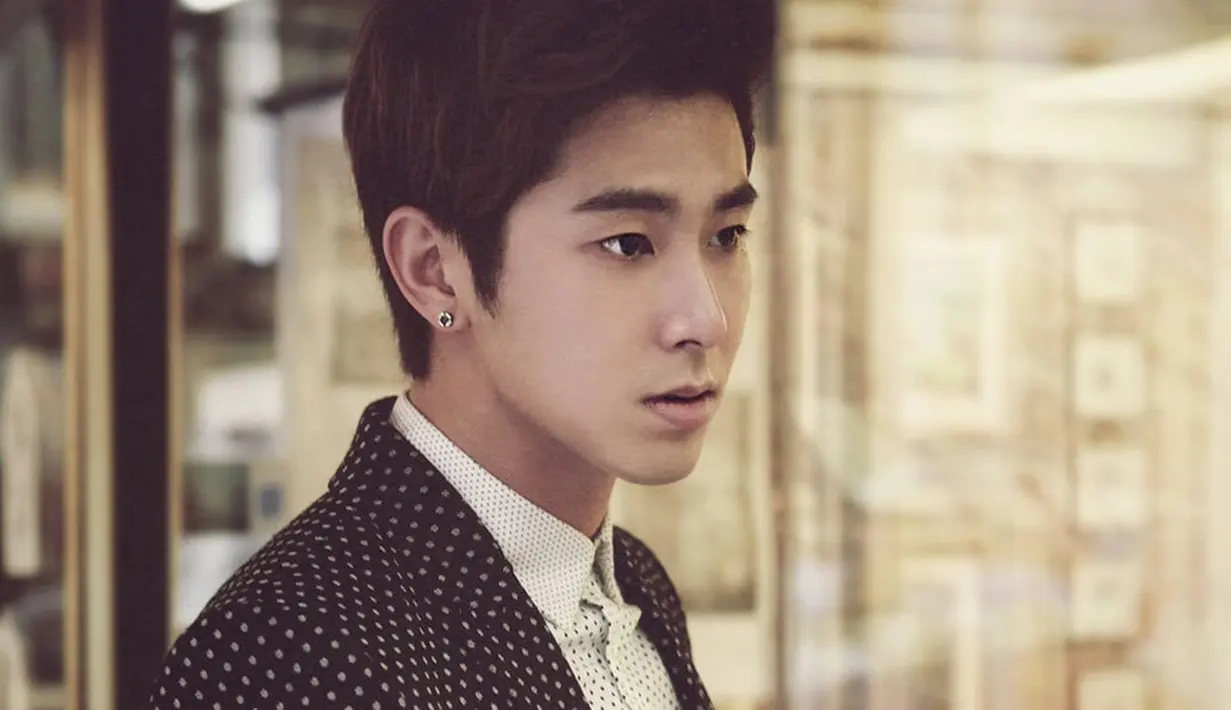Yunho TVXQ merupakan sosok idola yang jadi panutan banyak orang. Ia pernah terlihat memberikan makanan kepada penggemar yang menguntitnya. (Foto: soompi.com)