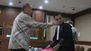 Untuk diketahui, persidangan ini berkaitan dengan dugaan penerimaan gratifikasi senilai Rp137 miliar oleh Nurhadi yang kemudian disamarkan melalui berbagai aset (pencucian uang). Tampak dalam foto, terdakwa kasus dugaan gratifikasi dan Tindak Pidana Pencucian Uang (TPPU) yang juga mantan Sekretaris Mahkamah Agung (MA), Nurhadi (kiri), usai mengikuti sidang pembacaan putusan di Pengadilan Tindak Pidana Korupsi (Tipikor) Jakarta, Rabu (1/4/2026). (Kapanlagi.com/Budy Susanto)