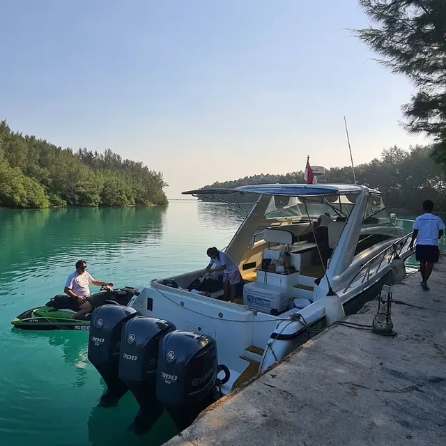 7 Momen Liburan Raisa dan Hamish Daud Ajak Baby Zalina ke Pulau Seribu
