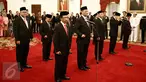 10 Dubes luar biasa dan berkuasa penuh (LBBP) ‎RI untuk negara-negara sahabat diambil sumpah jabatannya di Istana Negara, Jakarta, Kamis (25/2). Pelantikan disaksikan Wapres Jusuf Kalla dan jajaran menteri Kabinet Kerja. (Liputan6.com/Faizal Fanani)