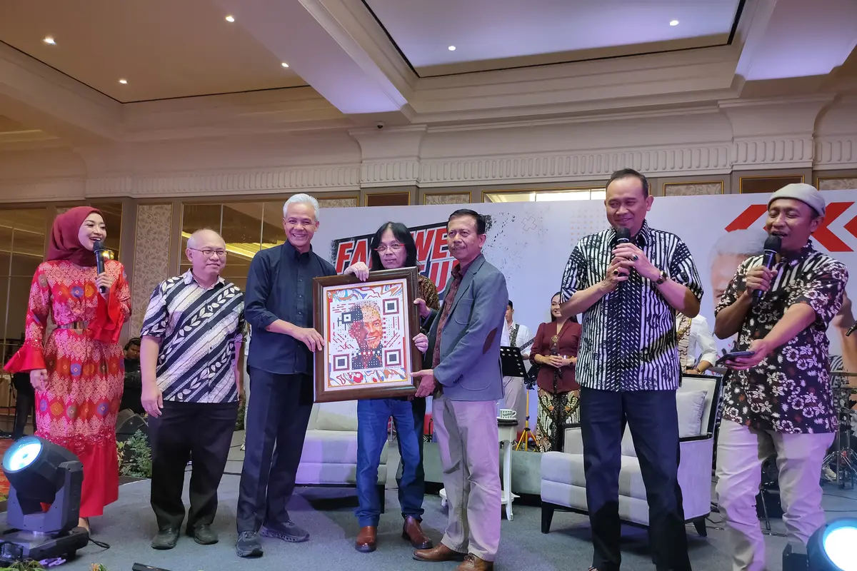Saat Ganjar Pranowo Terima Lukisan Digital Usai Bertemu Pengusaha
