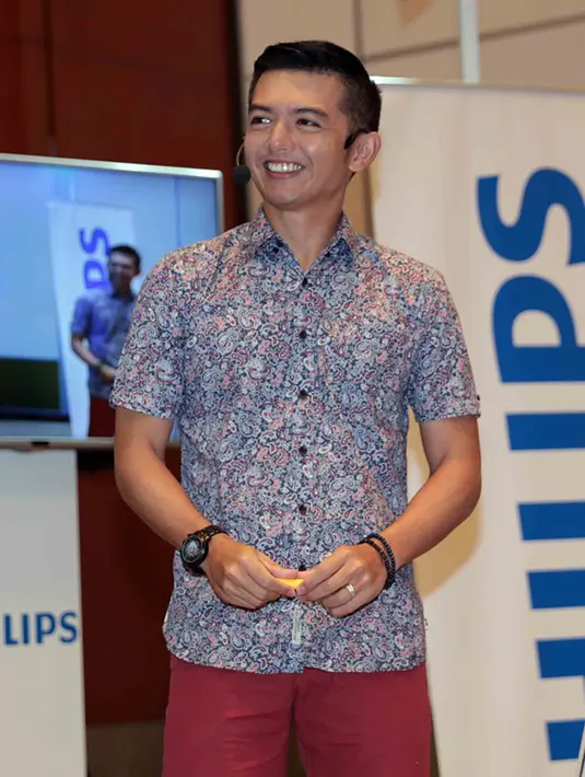 "Dia jago masaknya, Nicky sering masak di rumah," timpal sang istri. Ia mengakui, dirinya pernah kuliah jurusan memasak. Meski dirinya mengaku tidak sampai lulus. (Deki Prayoga/Bintang.com)