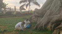 Turis asing dikenal lewat nama Alina Yogi meminta maaf karena berfoto bugil di pohon keramat di Bali. (dok. Instagram @alina_yogi/https://www.instagram.com/p/CdIkhRoPVfh/)