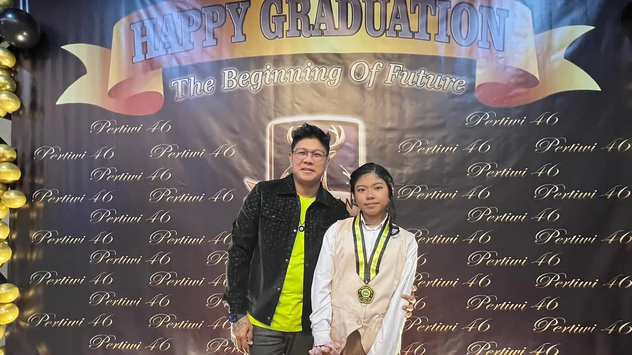 7 Momen Wisuda Anjani, Putri Andika Kangen Band yang Kini Sudah Lulus SMP