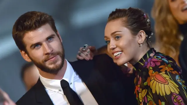 [Bintang] Miley Cyrus - Chris Hemsworth