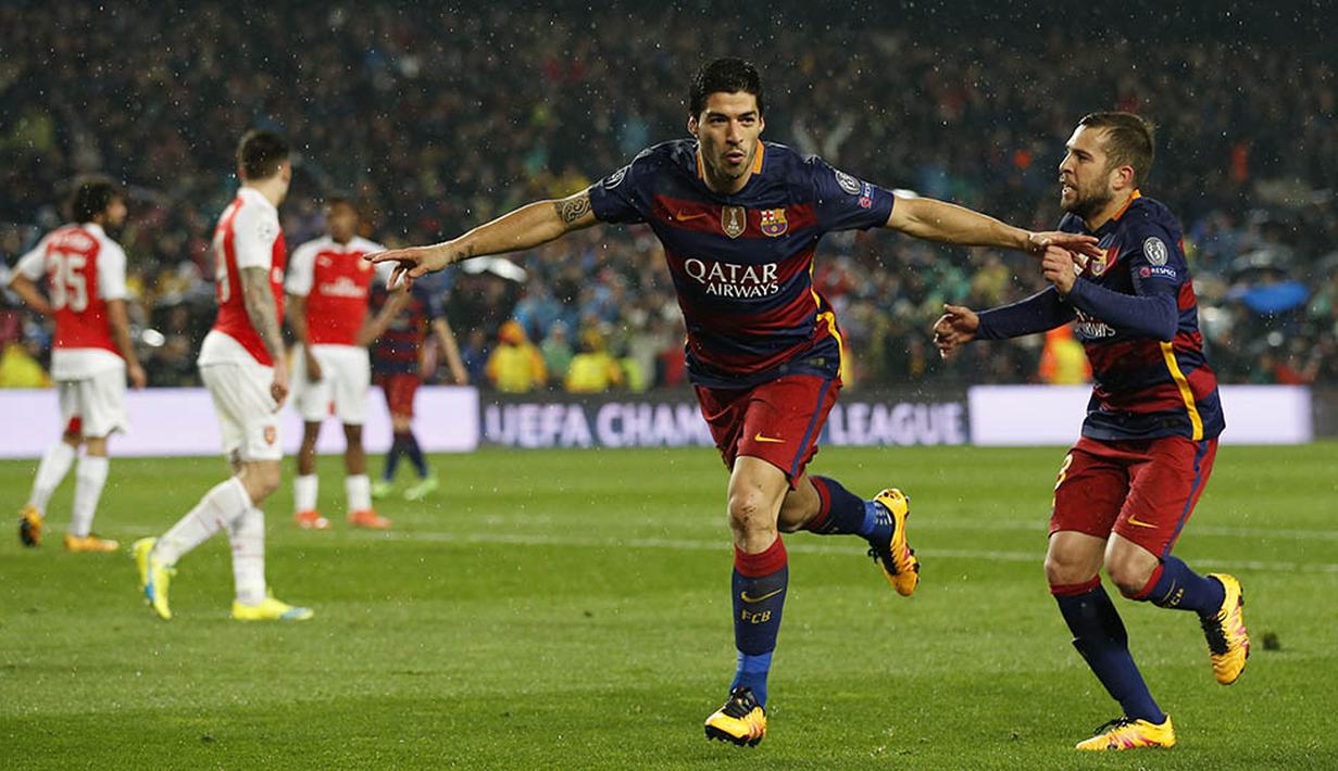 Striker Barcelona, Luis Suarez, merayakan gol ke gawang Arsenal pada leg kedua babak 16 besar Liga Champions di Stadion Camp Nou, Kamis (17/3/2016) dini hari WIB. Barca lolos ke perempat final. (Action Images via Reuters/Carl Recine)