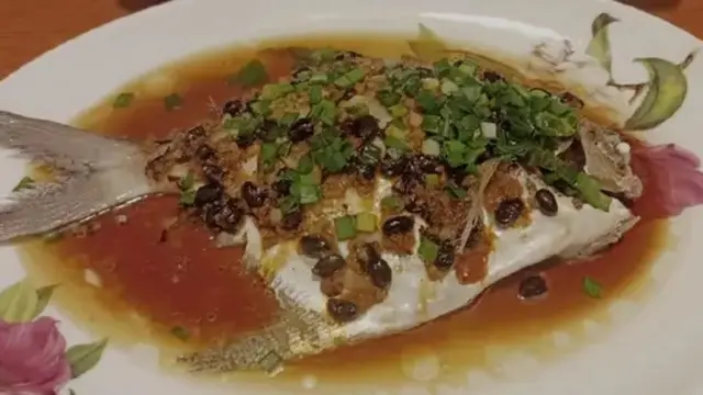 Resep ikan tim bawal kuah jahe. (dok. Cookpad @Risty_bintang)