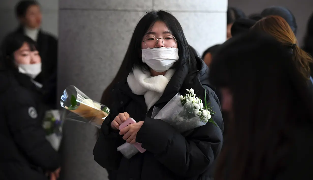 Pada akhirnya pihak kepolisian resmi menghentikan penyelidikannya. "Sudah jelas mendiang meninggal karena bunuh diri," jelas perwakilan pihak kepolisian. (JUNG Yeon-Je/AFP)