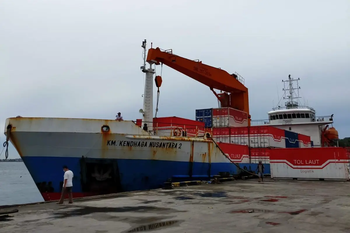 Kemenhub tengah melakukan optimalisasi muatan tol laut melalui Direktorat Jenderal Perhubungan Laut dan Kantor Kesyahbandaran dan Otoritas Pelabuhan (KSOP). Hal ini untuk meningkatkan investasi daerah. (Dok Kemenhub)