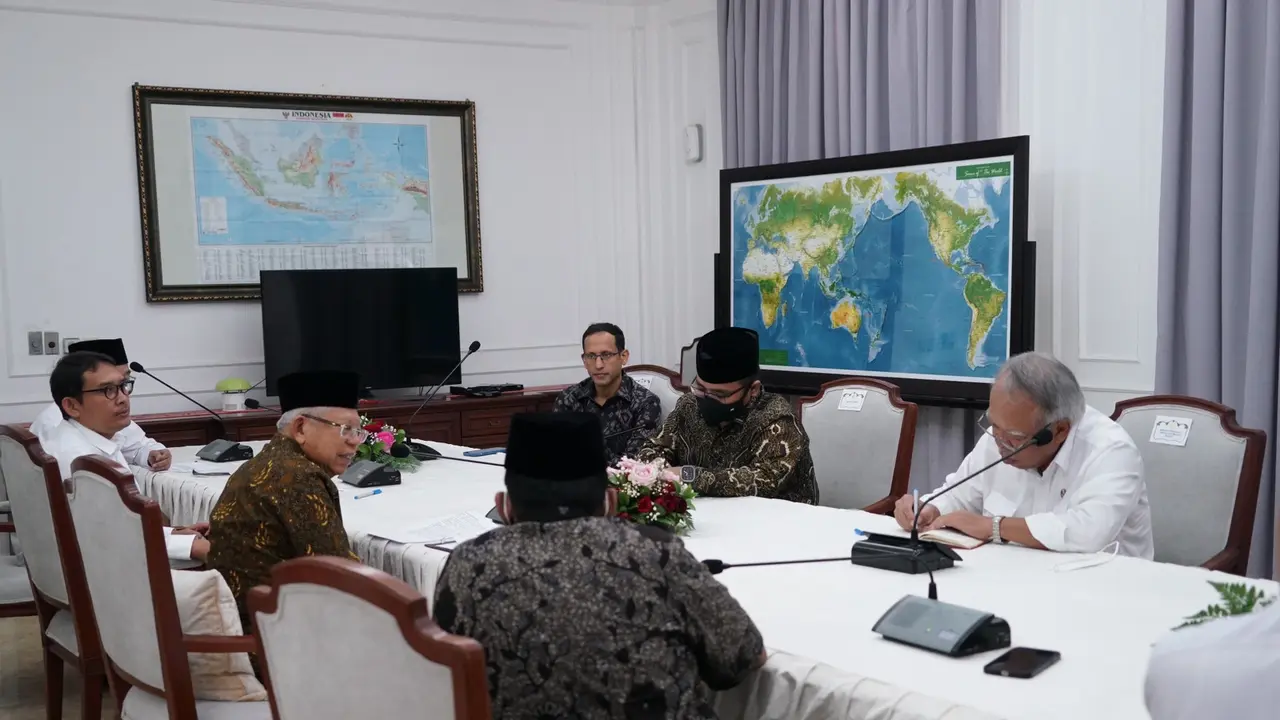 Wakil Presiden Ma'ruf Amin rapat bersama tiga menteri membahas masalah pembangunan di Papua