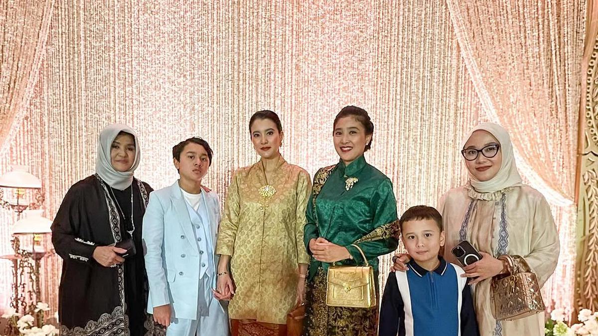 Pesona Ningrat Marcella Zalianty dan Olivia Zalianty Kompak Berkebaya Saat Kondangan Bareng