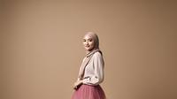 Setelan Rok Tutu dengan Blus Polos. Meta.Ai