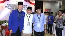 Bakal Capres/Cawapres Pemilu 2019, Prabowo Subianto (tengah) bersama Sandiaga Uno (kanan) dan Agus Harimurti Yudhoyono usai penyerahan syarat pencalonan di Gedung KPU, Jakarta, Jumat (10/8). (Liputan6.com/Helmi Fithriansyah)