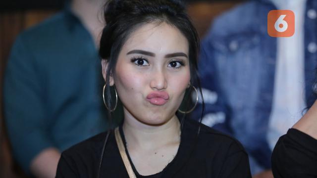 [Bintang] Ayu Ting Ting