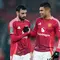 Pemain Manchester United, Bruno Fernandes dan Casemiro, merayakan kemenangan atas Leicester City pada pertandingan babak 16 besar Carabao Cup di Stadion Old Trafford, Kamis (31/10/2024). (AP Photo/Dave Thompson)