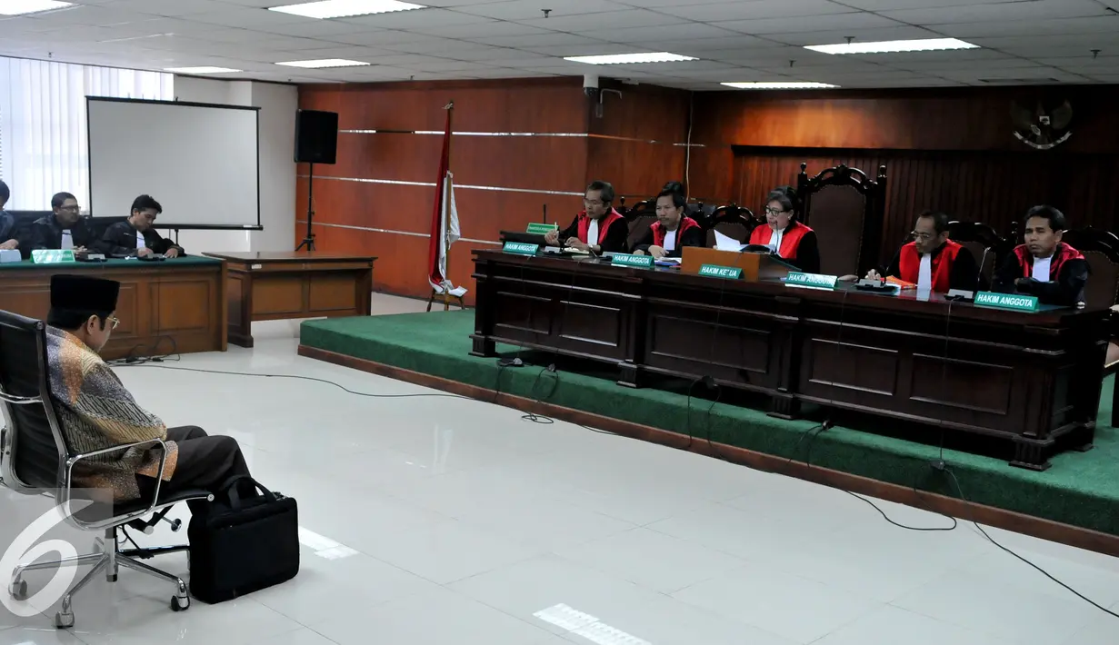 Suasana sidang Terdakwa mantan sekjen Kementerian Energi dan Sumber Daya Mineral (ESDM) Waryono Karno dengan agenda pembacaan vonis putusan di Pengadilan Tipikor, Jakarta, Rabu (16/09/2015). (Liputan6.com/Andrian M Tunay)