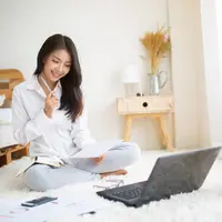 Berkarya dari rumah./Copyright shutterstock.com/g/Chakkrit