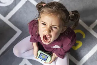 Anak menjadi tanrum karena belum sepenuhnya mampu mengontrol perasaannya sehingga mereka mudah tantrum. (Foto/dok: Freepik)