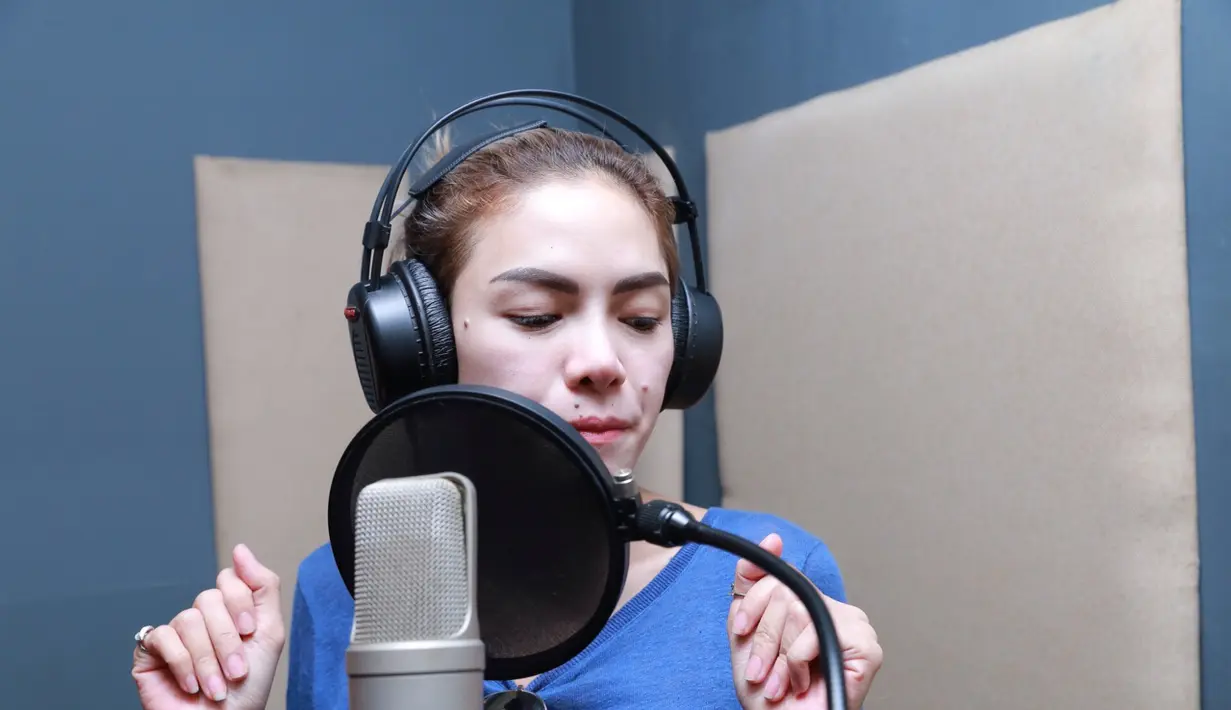 Bukan berarti bintang film ‘Comic 8: Casino Kings (2015)’ meninggalkan dunia seni peran. Musik dangdut bagi Nikita adalah pengalaman baru. Di tahun ini, ia akan fokus menekuni karier musik. (Galih W Satria/Bintang.com)