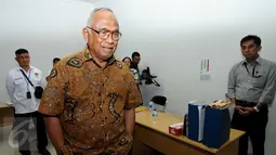 Plt Ketua KPK, Taufiqurahman Ruki saat berada di gedung baru Tipikor, Jakarta, Senin (16/11/2015) Kedatangan Ruki untuk mengetahui kesiapan serta kekurangan dari ruangan Para Jaksa KPK. (Liputan6.com/Helmi Afandi)