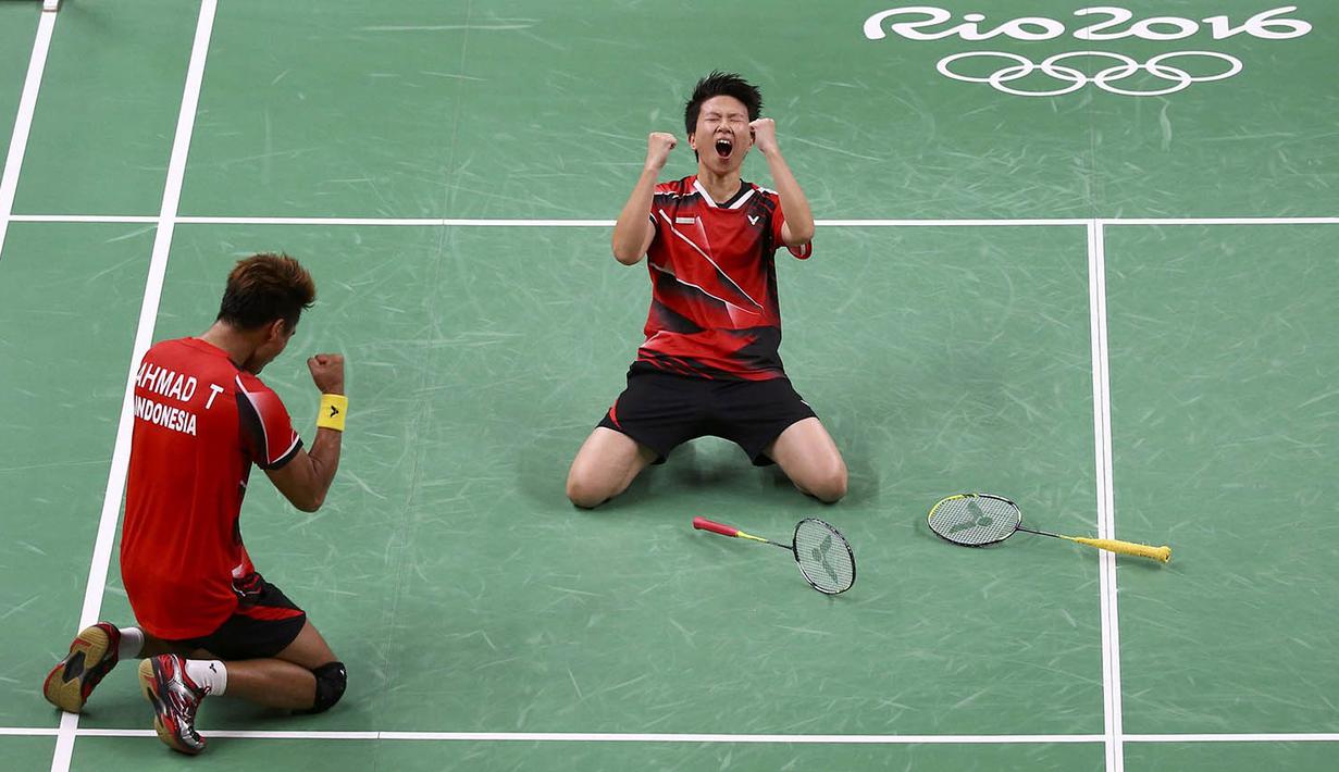 Pasangan Indonesia, Tontowi Ahmad/Liliyana Natsir, berhasil melangkah ke final usai menaklukkan Zhang Nan/Zhao Yunlei pada Olimpiade 2016 di Rio de Janeiro, Brasil, Selasa (16/8/2016). (AFP/Jim Watson)